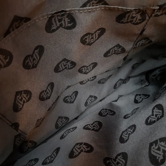 Loungefly Red Lattice Skull Tote - Picture 13 of 13